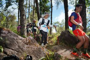 BIB: 5403
                            <button type="button" onclick="openModal(18955069)" class="btn btn-primary btn-sm float-right btn-popup" data-toggle="modal" data-target=".modal-high-quality">
                        <i class="fas fa-shopping-cart"></i> Add to Cart
                    </button>
                                            <button type="button" onclick="isThisMe(18955069, true)" class="btn btn-success btn-sm float-right btn-popup btn-isme hidden" data-toggle="tooltip" data-placement="bottom" title="นี่คือรูปของคุณใช่ไหม คลิกที่นี่เพื่อเอาเข้าอัลบั้ม">
                        <i class="fas fa-plus"></i> Add to album
                    </button>
                    <button type="button" onclick="isThisMe(18955069, false)" class="btn btn-warning btn-sm float-right btn-popup btn-isnotme hidden">
                        <i class="fas fa-ban"></i> Remove from album
                    </button>